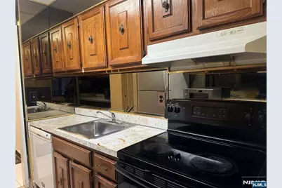 555 Gorge Road 2E #2E, Cliffside Park, NJ 07010 - Photo 3