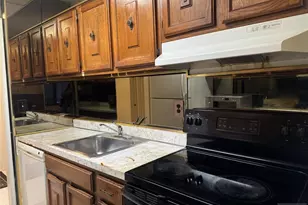 555 Gorge Road 2E, Cliffside Park, NJ 07010 - Photo 3