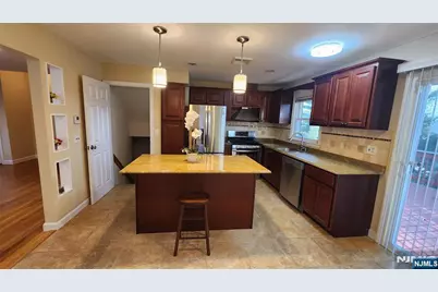 521 Chestnut Street, Ridgefield, NJ 07657 - Photo 5