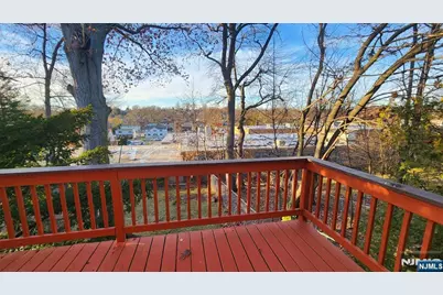 521 Chestnut Street, Ridgefield, NJ 07657 - Photo 17