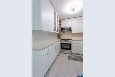 2100 Linwood 17Y #17Y, Fort Lee, NJ 07024 - Photo 15