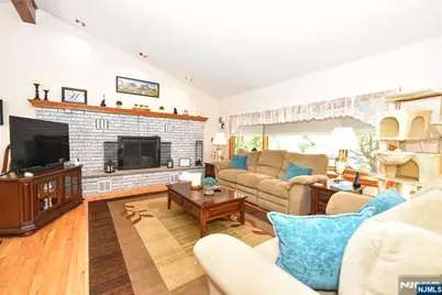 24 Lozier Court, West Milford, NJ 07480 - Photo 5