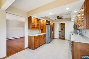 8 Cambridge Rd, Totowa, NJ 07512 - Photo 11