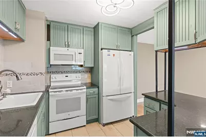 170-202 Lafayette Ave 6I #6i, Passaic, NJ 07055 - Photo 5