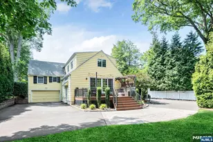 86 Carlton Ave, Ho Ho Kus, NJ 07423 - Photo 33