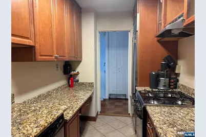 2077 Center Avenue 20F #20F, Fort Lee, NJ 07024 - Photo 3