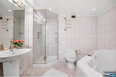 1055 River Road 905 #905, Edgewater, NJ 07020 - Photo 13