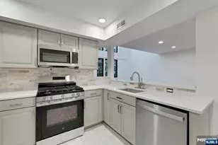 726 Mainsail Ln 726, Secaucus, NJ 07094 - Photo 21