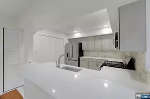 726 Mainsail Ln 726, Secaucus, NJ 07094 - Photo 17