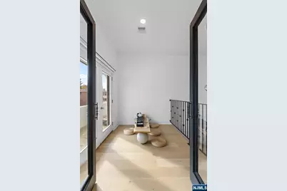 801 W End Avenue, Cliffside Park, NJ 07010 - Photo 19