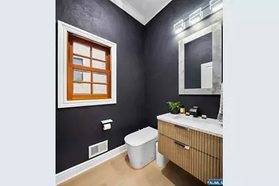 801 W End Avenue, Cliffside Park, NJ 07010 - Photo 15