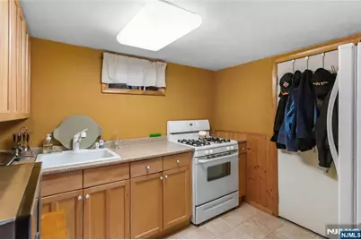 4 Crescent Road, Wallington, NJ 07057 - Photo 31