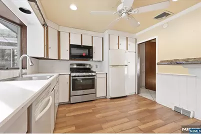 228 Zabriskie Place, River Edge, NJ 07661 - Photo 13