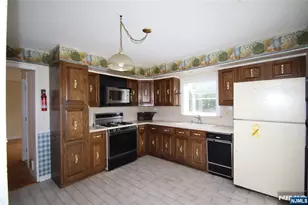28-12 Sherman Pl, Fair Lawn, NJ 07410 - Photo 5