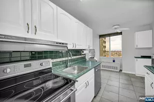 300 Winston Dr C1601, Cliffside Park, NJ 07010 - Photo 23