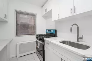 3051 Edwin 1B, Fort Lee, NJ 07024 - Photo 5