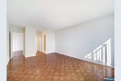 160 Overlook Avenue 17C #17C, Hackensack, NJ 07601 - Photo 9