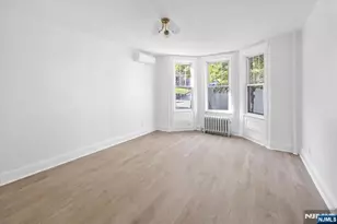 46 Garden Pl, Edgewater, NJ 07020 - Photo 7