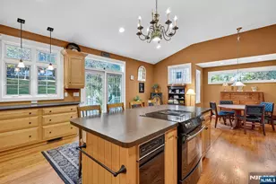 33 Shawnee Pkwy, Jefferson Township, NJ 07885 - Photo 11