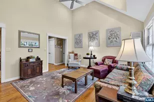 33 Shawnee Pkwy, Jefferson Township, NJ 07885 - Photo 7