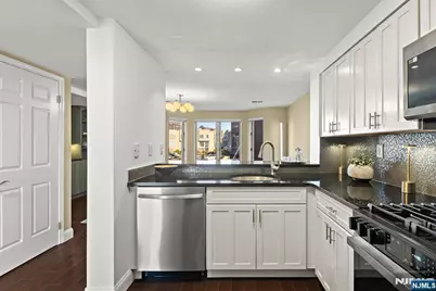 307 Chase Court, Edgewater, NJ 07020 - Photo 13