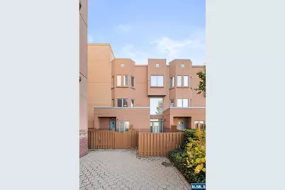 307 Chase Court, Edgewater, NJ 07020 - Photo 3