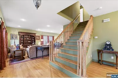 605 Craig Avenue, Paramus, NJ 07652 - Photo 7