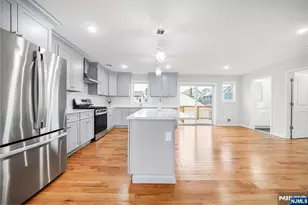 510 Anthony Ct, Lyndhurst Township, NJ 07071 - Photo 9