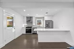 1107 Fairview Ln, Fort Lee, NJ 07024 - Photo 9