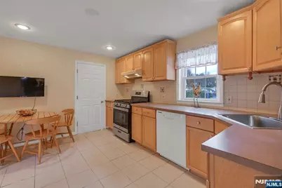 165 Mohawk Drive, River Edge, NJ 07661 - Photo 11