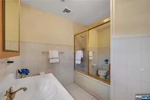 165 Mohawk Dr, River Edge, NJ 07661 - Photo 23