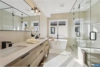 809 Jassamine 809 #809, Fort Lee, NJ 07024 - Photo 31