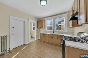 60 Vermont Ave, Newark, NJ 07106 - Photo 9