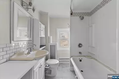 611 New York Avenue, Lyndhurst Township, NJ 07071 - Photo 23