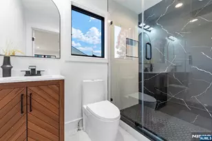 4 Roosevelt Ave, Totowa, NJ 07512 - Photo 9