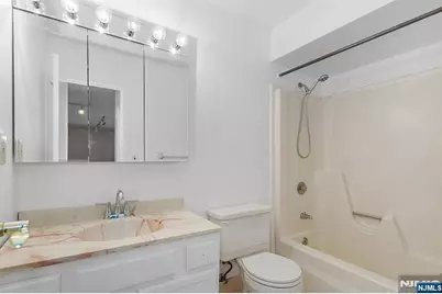 160 Overlook 4-B #4-B, Hackensack, NJ 07601 - Photo 13