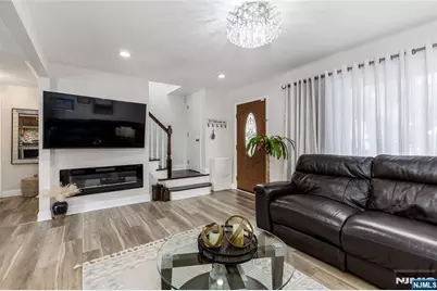 2 Passaic Avenue, Hasbrouck Heights, NJ 07604 - Photo 5