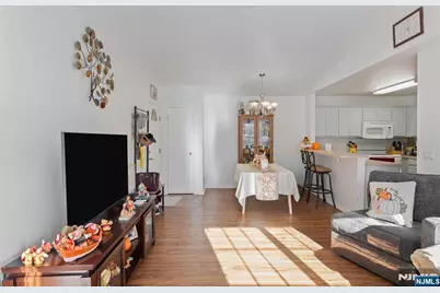 11 Parkside Court, Wayne, NJ 07470 - Photo 7