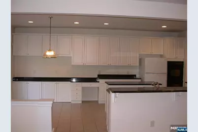 114 White Pine 114 #114, Paramus, NJ 07652 - Photo 5