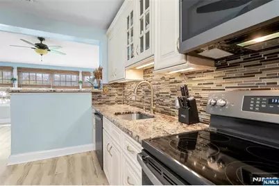 21 Sunrise Avenue, Bloomingdale, NJ 07403 - Photo 15