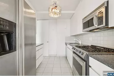 4 Horizon Road 627 #627, Fort Lee, NJ 07024 - Photo 13