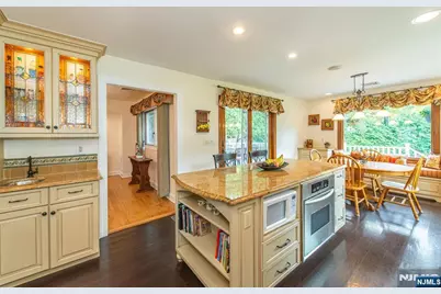 182 Park, West Caldwell, NJ 07006 - Photo 5