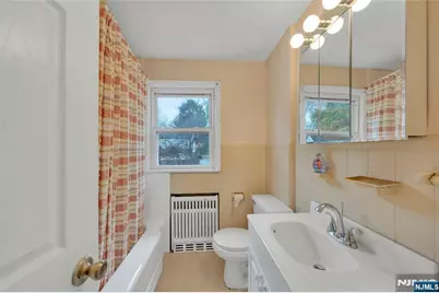 80 Voorhees Street, Teaneck Township, NJ 07666 - Photo 25