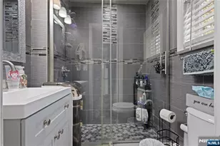 562 Oregon Ave, Cliffside Park, NJ 07010 - Photo 17