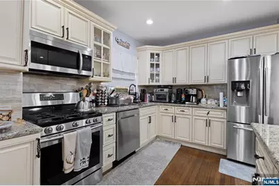 562 Oregon Avenue, Cliffside Park, NJ 07010 - Photo 11