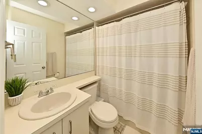 190 Surrey Court, Ramsey, NJ 07446 - Photo 11