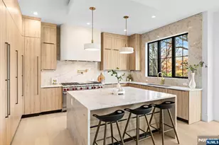 375 Burnet Pl, Paramus, NJ 07652 - Photo 3