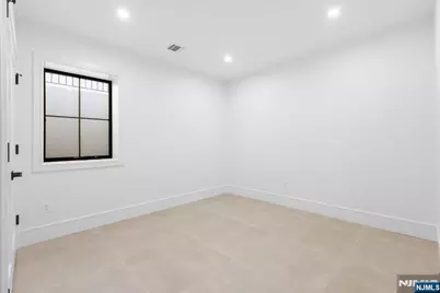 375 Burnet Place, Paramus, NJ 07652 - Photo 31