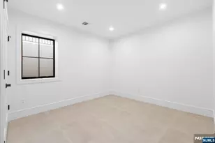 375 Burnet Pl, Paramus, NJ 07652 - Photo 31