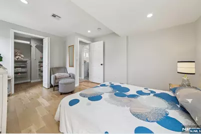 208 Jefferson Avenue, Hasbrouck Heights, NJ 07604 - Photo 9